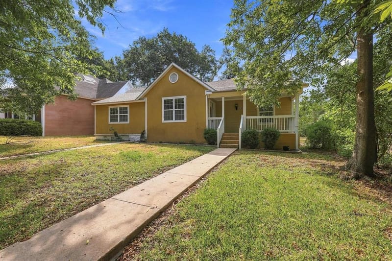 424 W Sears Street, Denison TX 75020