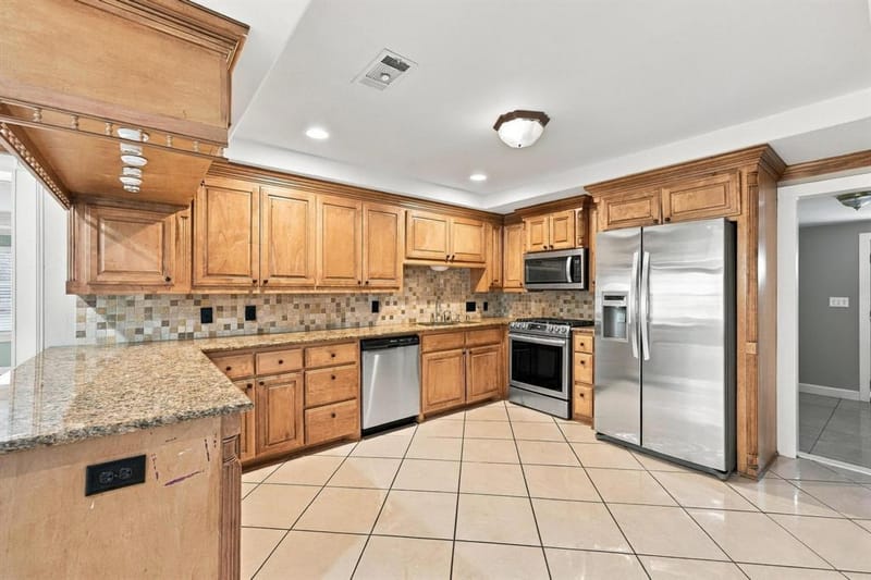 424 W Sears Street, Denison TX 75020 - Photo 9