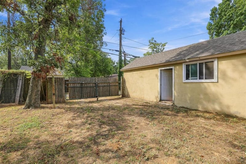 424 W Sears Street, Denison TX 75020 - Photo 35
