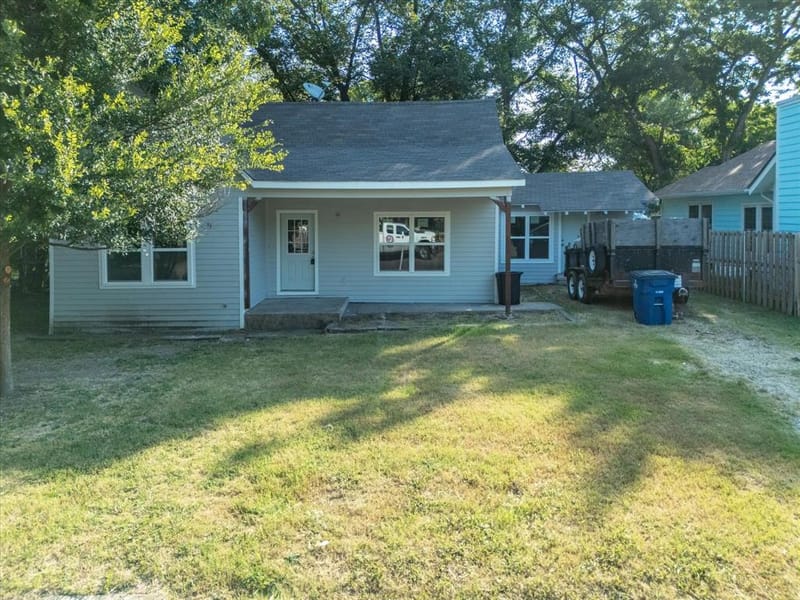1106 N McKinney Street, Ennis TX 75119 - Photo 5