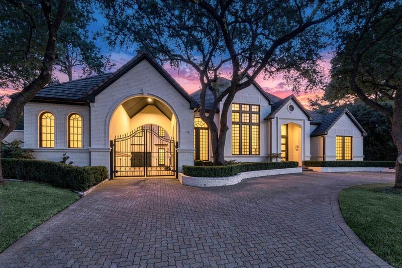 17632 Harbord Oaks Circle, Dallas TX 75252