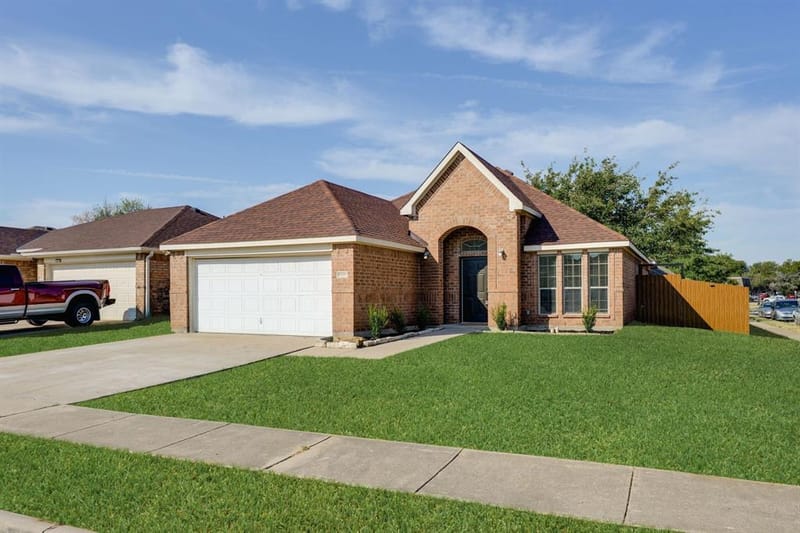 9300 Rhoni Court, Fort Worth TX 76140 - Photo 2