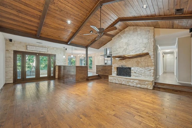 2821 Buffalo Court, Arlington TX 76013 - Photo 2
