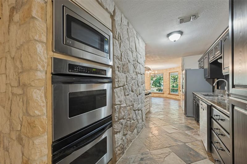 2821 Buffalo Court, Arlington TX 76013 - Photo 12