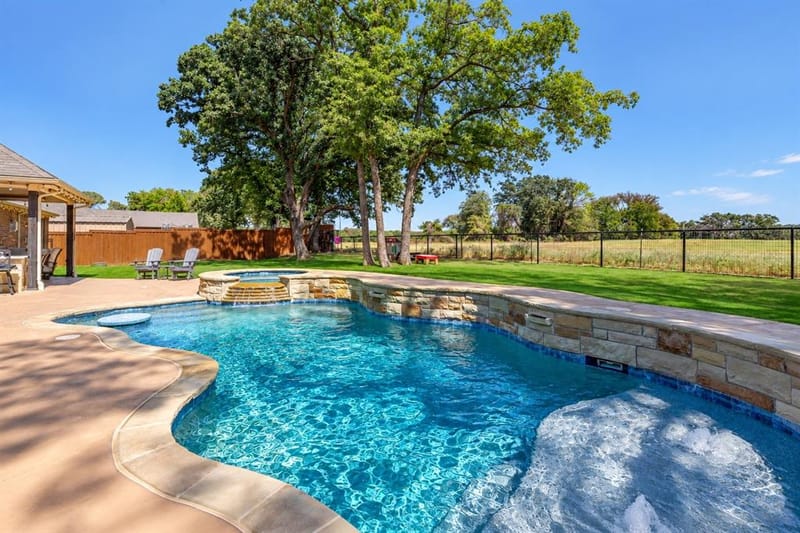 107 Willow Oak Drive, Krugerville TX 76227