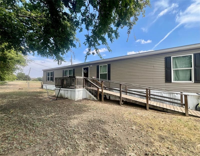 806 S 3rd Street # 6, Grandview TX 76050 - Photo 32