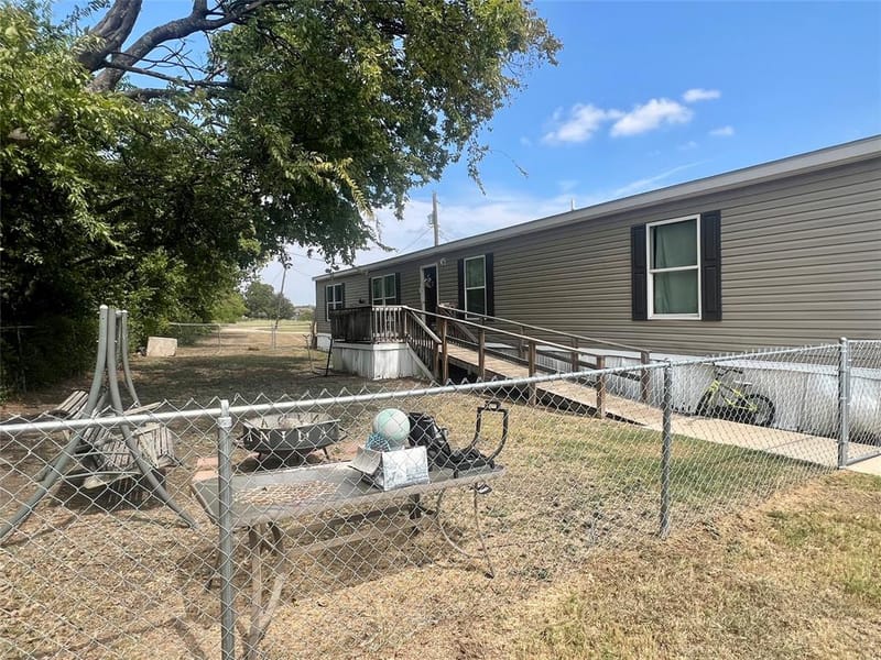 806 S 3rd Street # 6, Grandview TX 76050 - Photo 34
