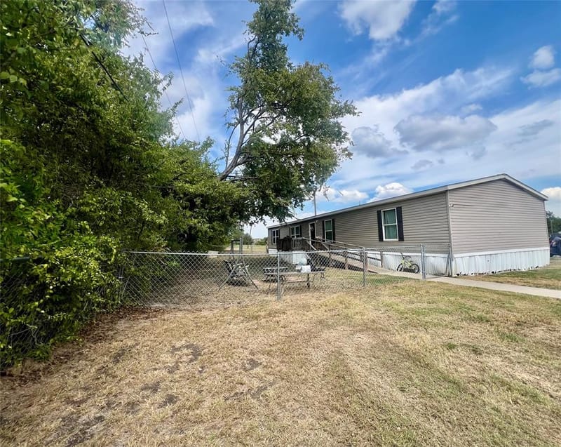 806 S 3rd Street # 6, Grandview TX 76050 - Photo 33