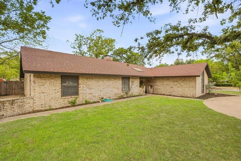 1190 N Charlotte Avenue, Stephenville TX 76401 - Photo 2