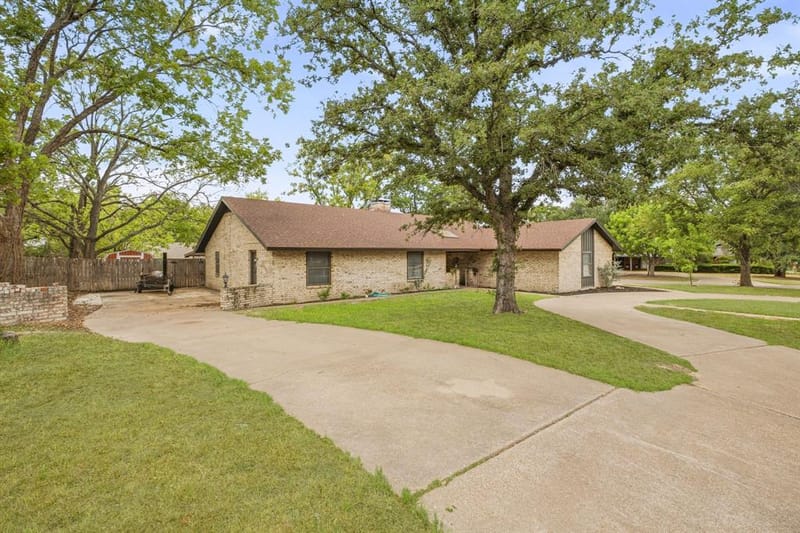 1190 N Charlotte Avenue, Stephenville TX 76401 - Photo 3