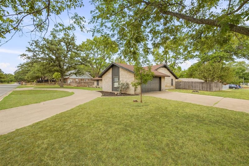 1190 N Charlotte Avenue, Stephenville TX 76401 - Photo 4