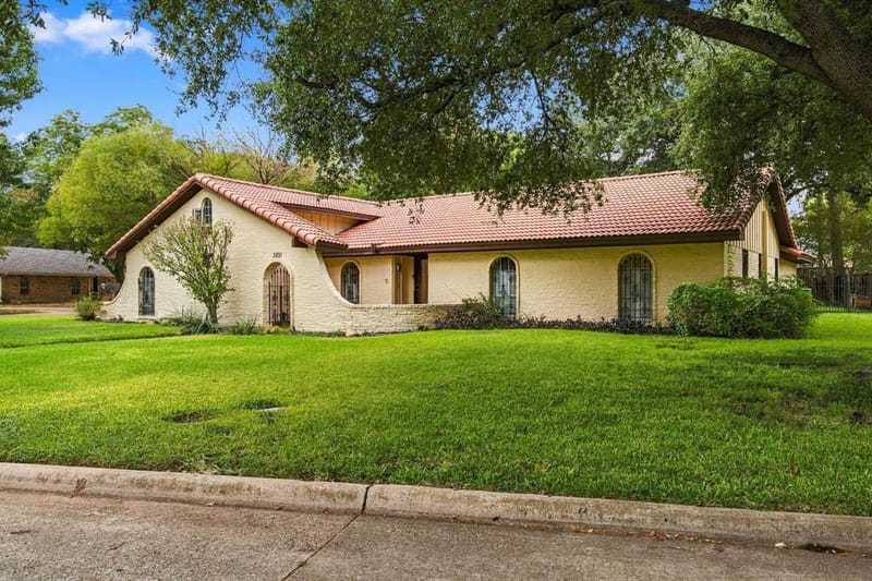 2201 Scarlet Lane, Grand Prairie TX 75050 - Photo 5