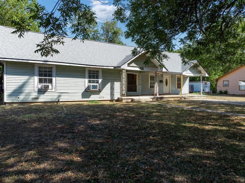925 E Walnut Street, Hillsboro TX 76645 - Photo 2