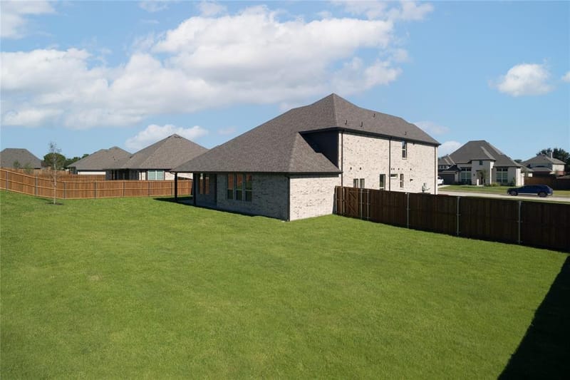 404 Heritage Hill Drive, Forney TX 75126 - Photo 2