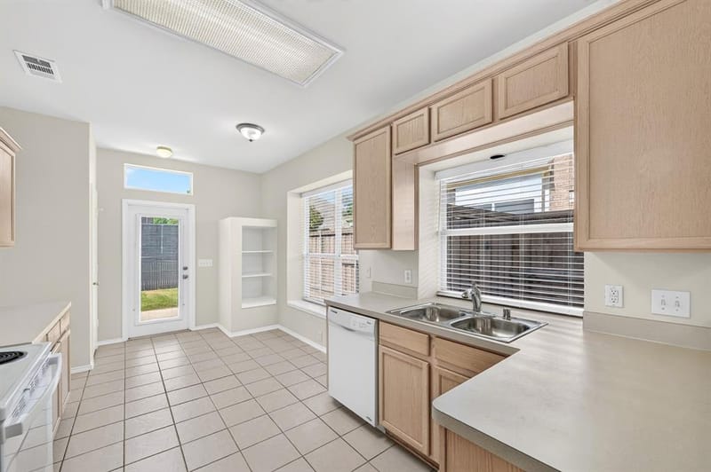 6883 Winston Drive, Frisco TX 75035 - Photo 14