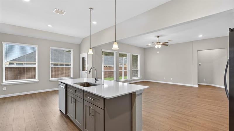 4939 SIMMENTAL Drive, Arlington TX 76001 - Photo 6