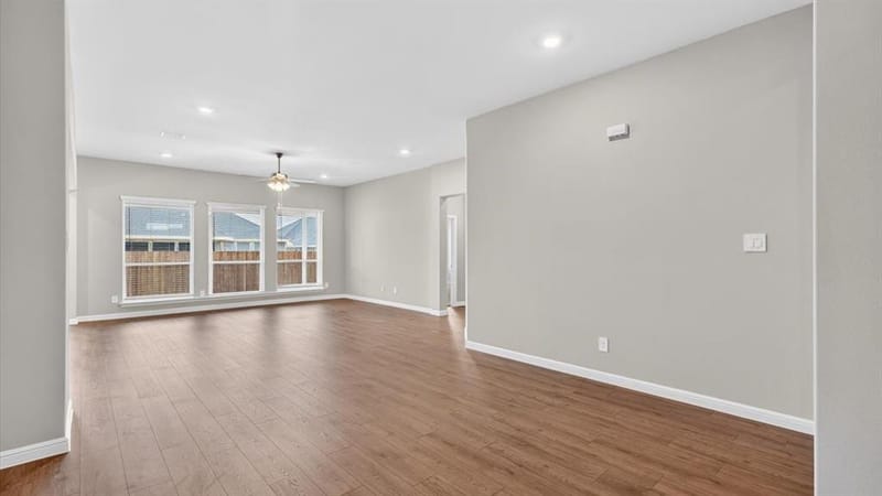 4939 SIMMENTAL Drive, Arlington TX 76001 - Photo 10