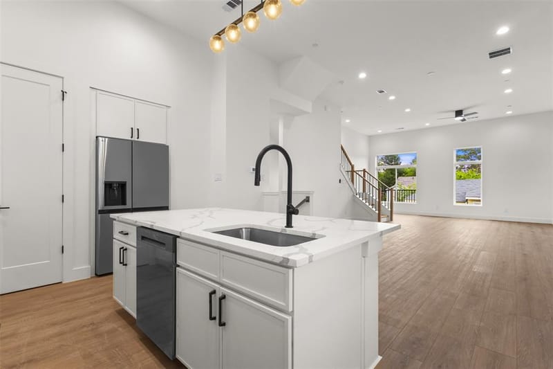 2203 Hondo Avenue # 305, Dallas TX 75219