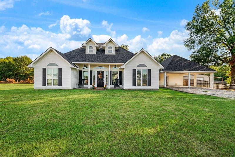 720 Daniel Street, Blossom TX 75416