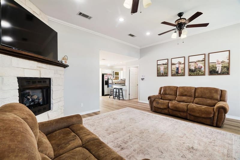720 Daniel Street, Blossom TX 75416 - Photo 5