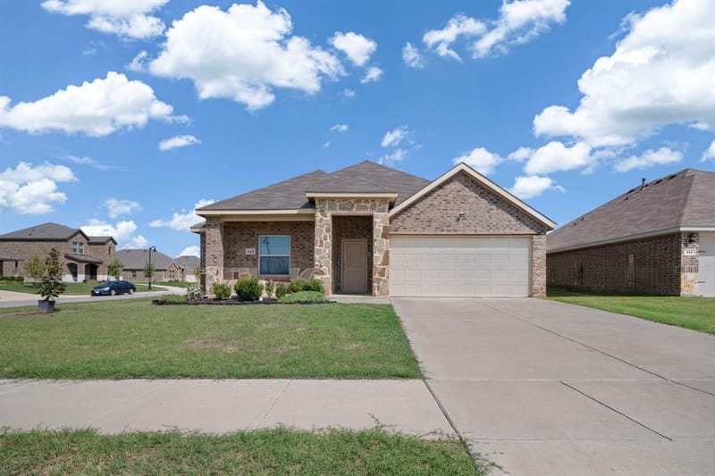 418 War Emblem Lane, Waxahachie TX 75165