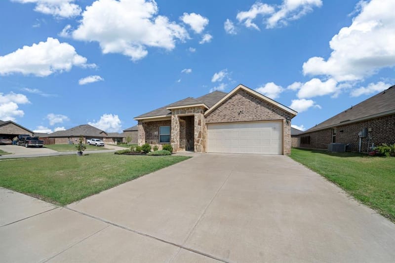 418 War Emblem Lane, Waxahachie TX 75165 - Photo 5