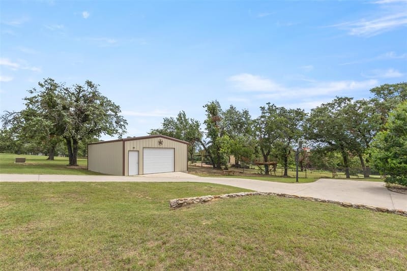 108 Oak Creek Drive, Springtown TX 76082 - Photo 23