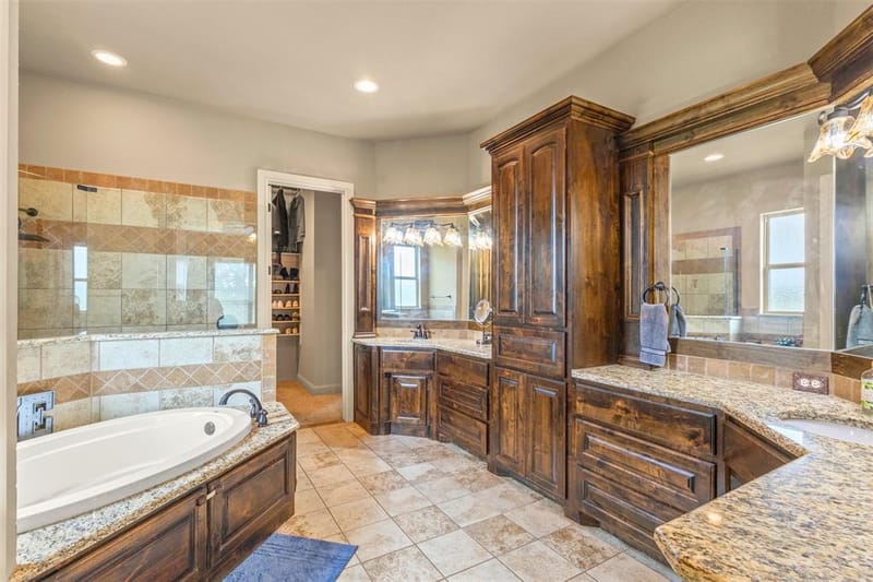 108 Oak Creek Drive, Springtown TX 76082 - Photo 13