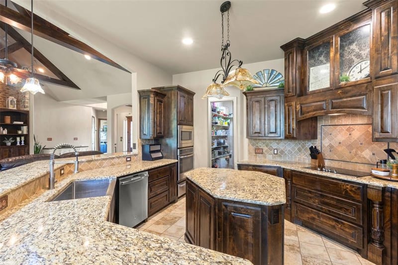 108 Oak Creek Drive, Springtown TX 76082 - Photo 7