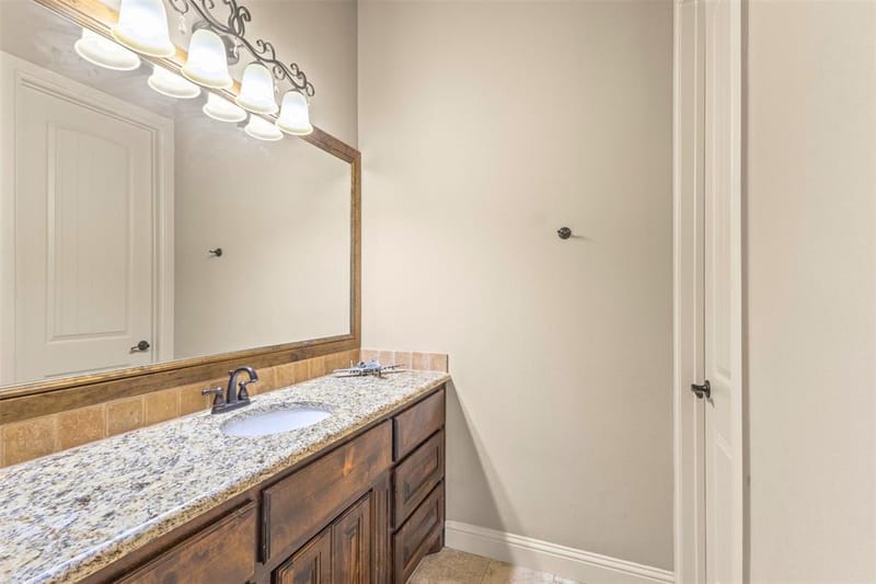 108 Oak Creek Drive, Springtown TX 76082 - Photo 18