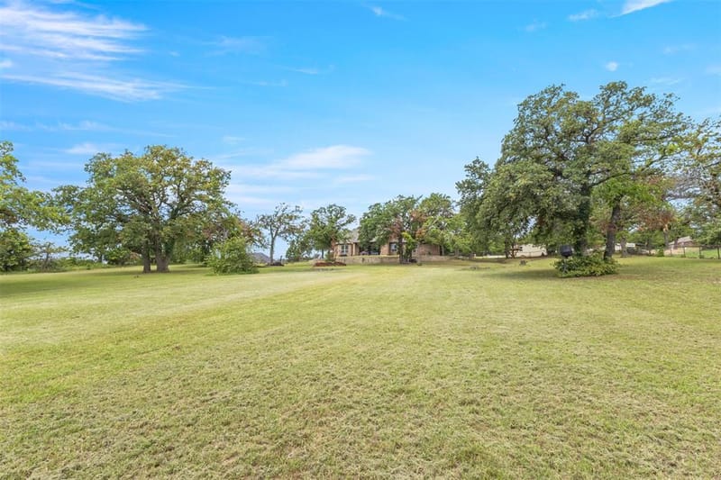 108 Oak Creek Drive, Springtown TX 76082 - Photo 25