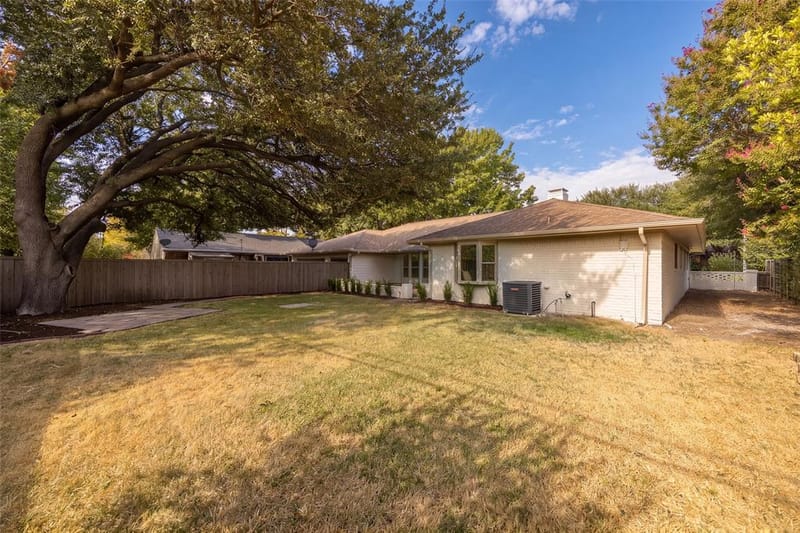 10656 Cox Lane, Dallas TX 75229 - Photo 34