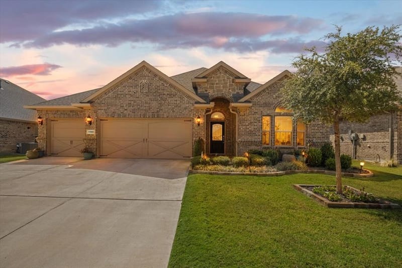 1109 Whispering Hill Drive, Mansfield TX 76063 - Photo 2