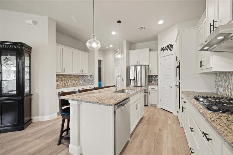 1109 Whispering Hill Drive, Mansfield TX 76063 - Photo 7