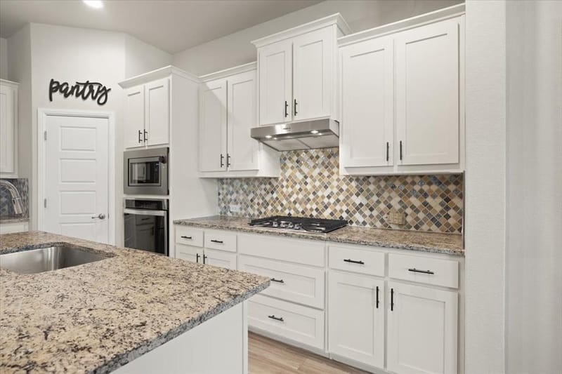 1109 Whispering Hill Drive, Mansfield TX 76063 - Photo 9