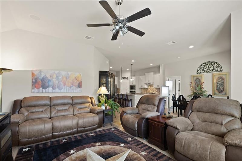 1109 Whispering Hill Drive, Mansfield TX 76063 - Photo 14
