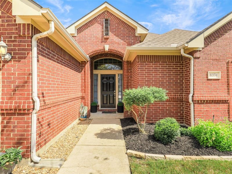 8374 Cain River Drive, Frisco TX 75035 - Photo 3