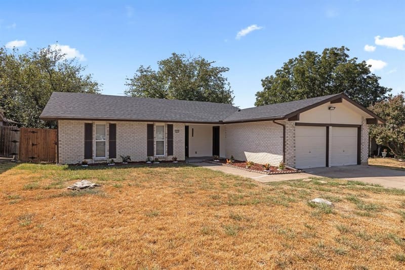 1820 Wickersham Drive, Arlington TX 76014 - Photo 2
