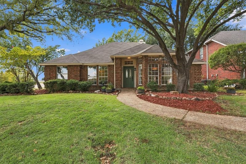 2801 Buena Vista Court, Carrollton TX 75007 - Photo 2