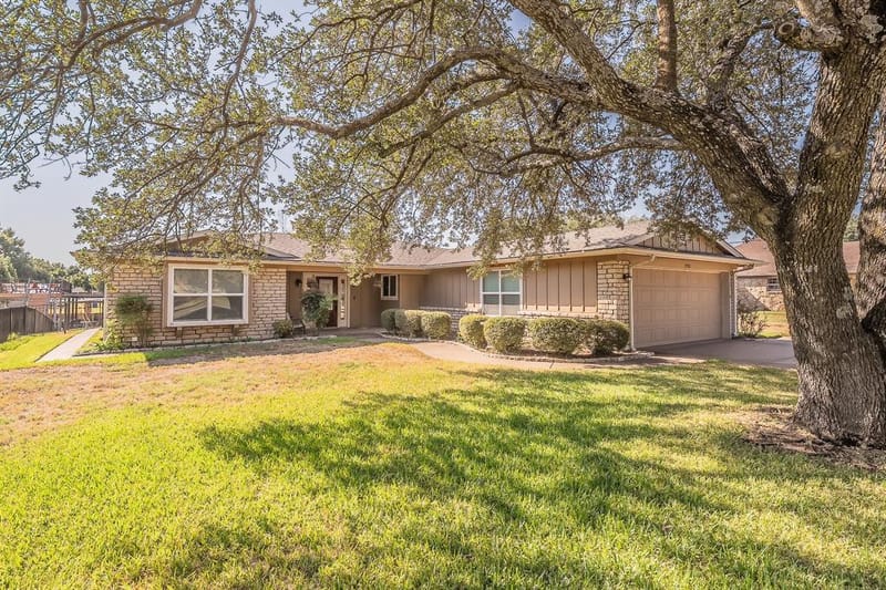 3713 Quail Run, Granbury TX 76049 - Photo 2