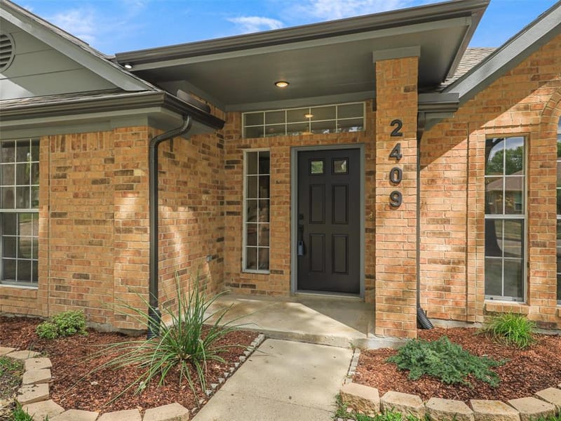 2409 Hedgeway Circle, Garland TX 75044 - Photo 2