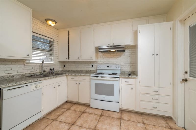 2204 Cales Drive, Arlington TX 76013 - Photo 17