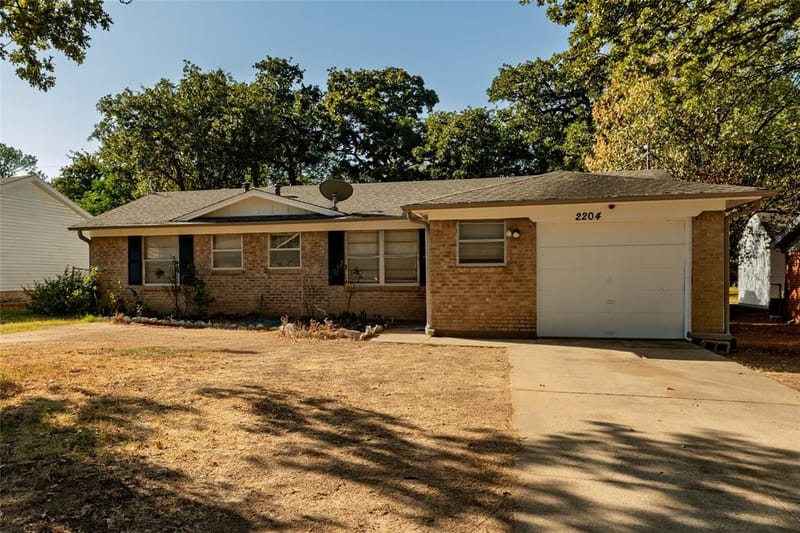 2204 Cales Drive, Arlington TX 76013 - Photo 3
