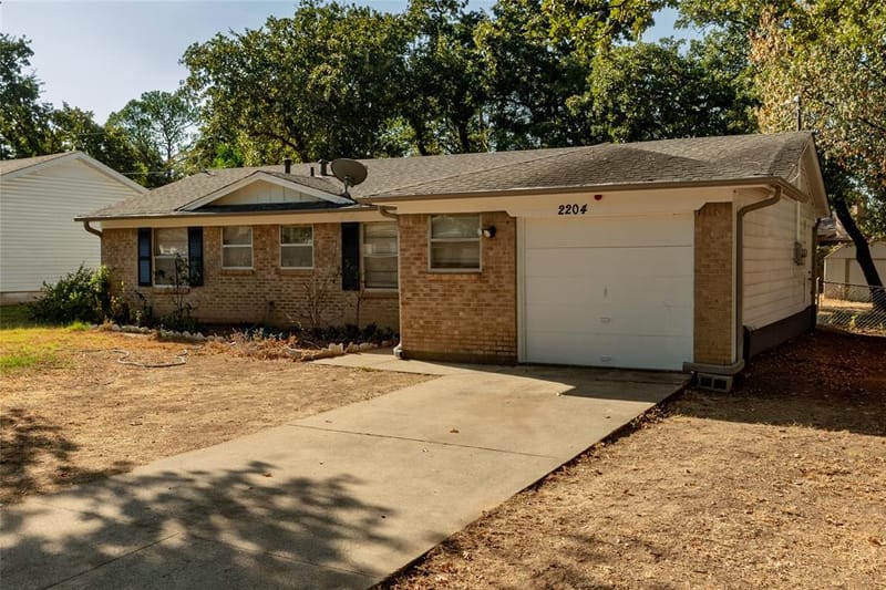 2204 Cales Drive, Arlington TX 76013