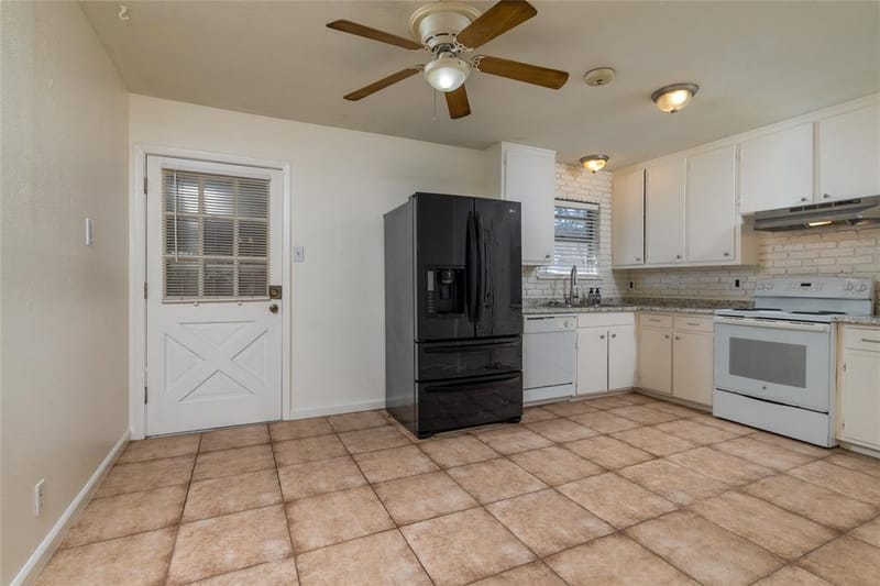 2204 Cales Drive, Arlington TX 76013 - Photo 14