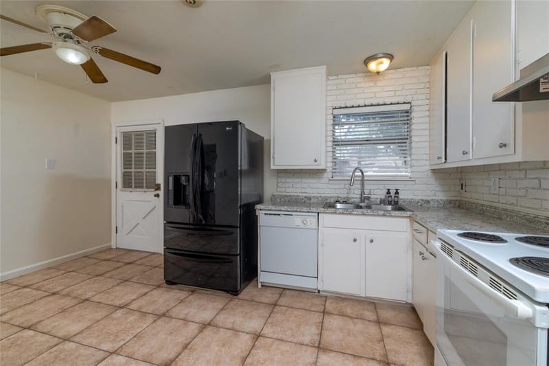 2204 Cales Drive, Arlington TX 76013 - Photo 19