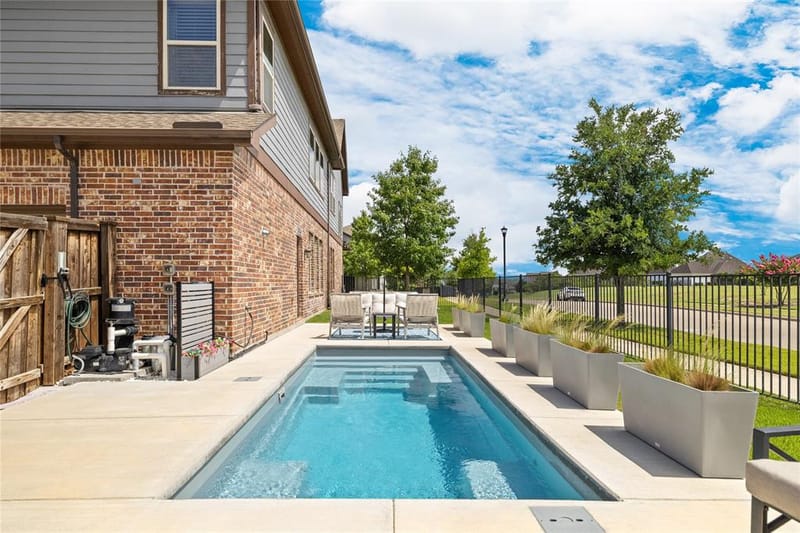 1820 Roundtree Circle W, Fort Worth TX 76008 - Photo 2