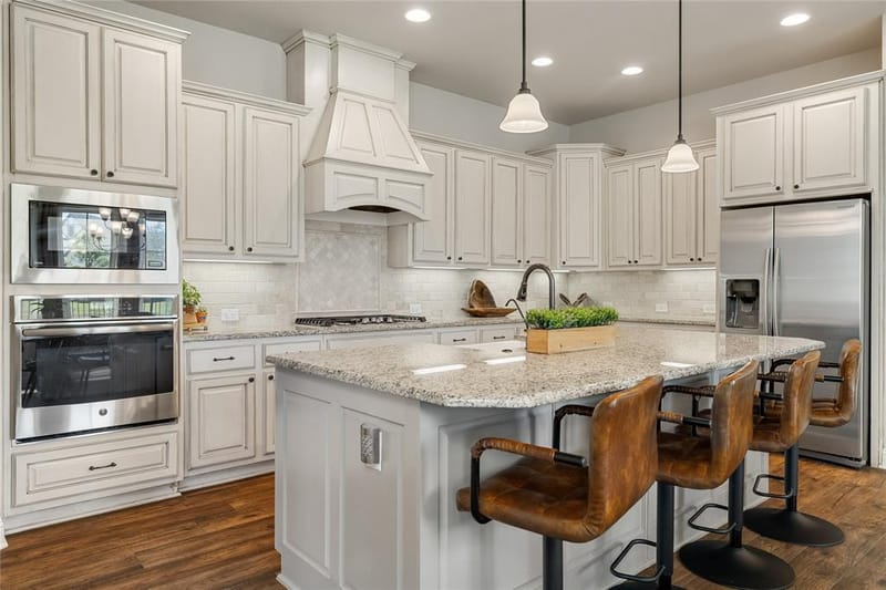 1820 Roundtree Circle W, Fort Worth TX 76008 - Photo 8