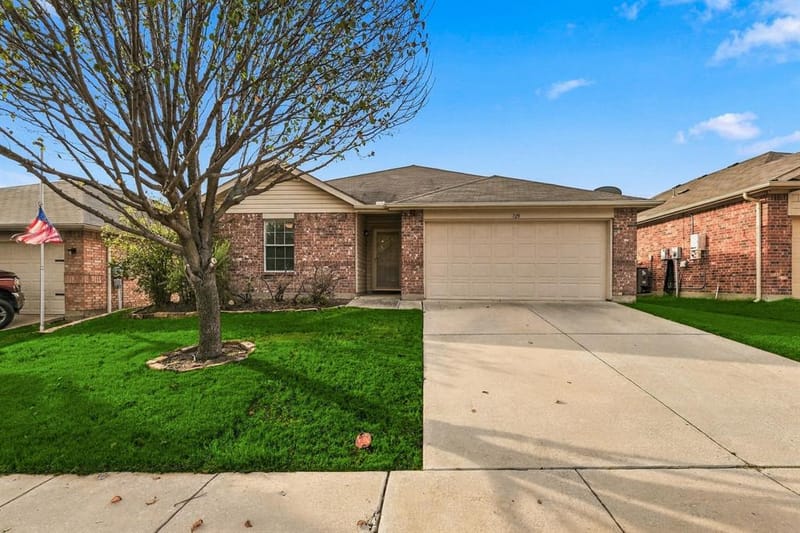 729 Rio Bravo Drive, Fort Worth TX 76052 - Photo 2