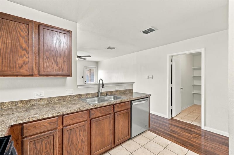 729 Rio Bravo Drive, Fort Worth TX 76052 - Photo 12